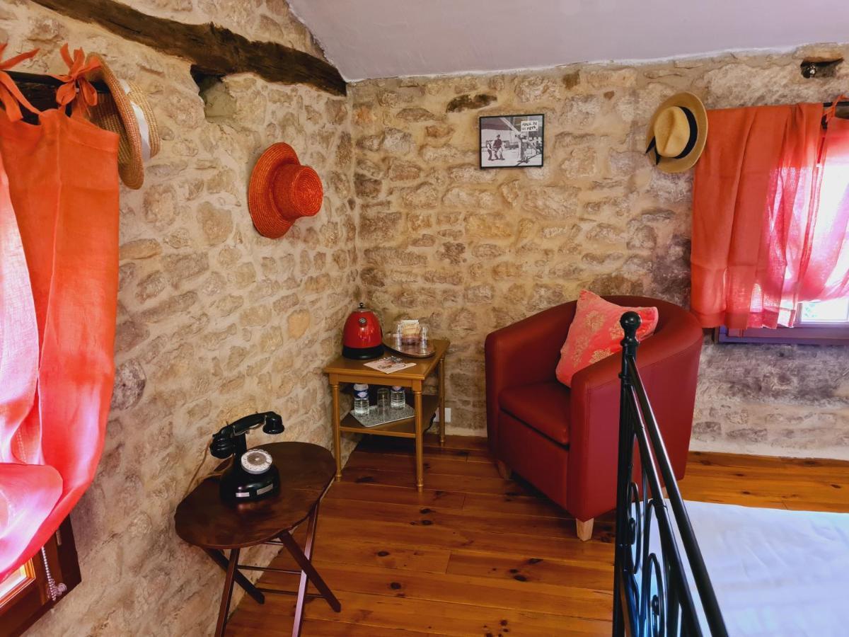 Ferme De Tayac - Charme Avec Pool Hotel Les Eyzies Exterior foto